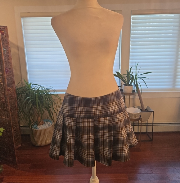 Forever 21 Dresses & Skirts - Plaid Pleated Tweenie Mini Skirt Womens Schoolgirl Punk Goth Black White Large